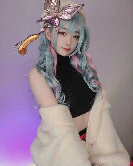 黑丝美腿格外诱人！清纯系韩妹Coser“luppicos”赏